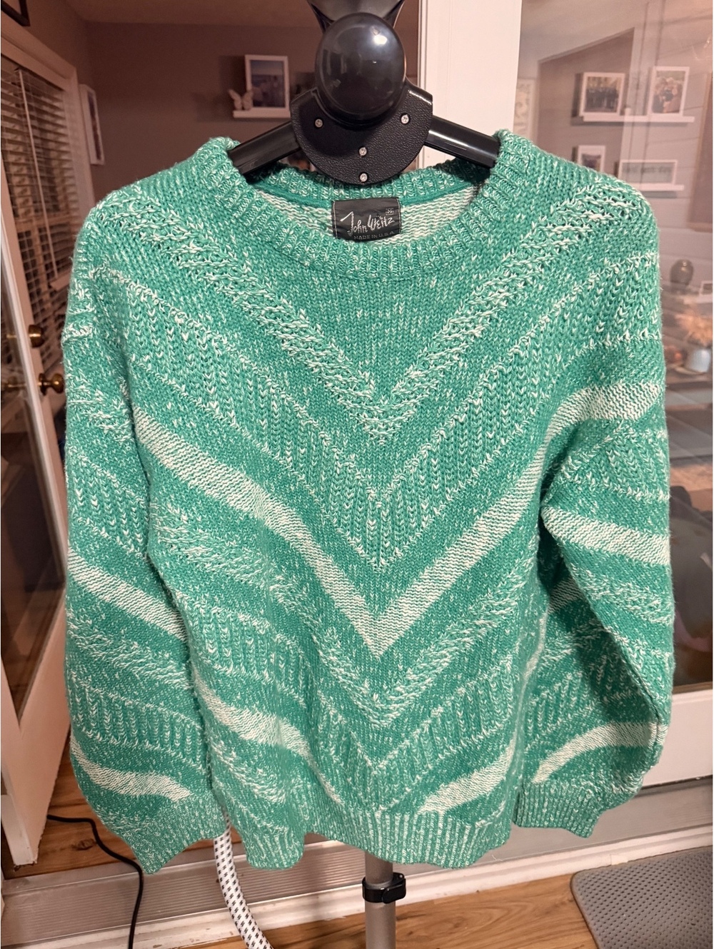 John Weitz Men's Medium Green and White Pullover Sweater